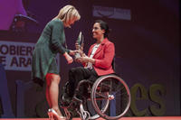 Teresa Perales recibe uno de los premios