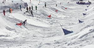 Astrid Fina en banked slalom