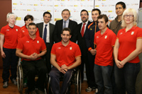 Álvarez, Lissavetzky y Carballeda con miembros del Equipo Paralímpico Español