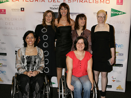 Mabel Lozano y las protagonistas del documental