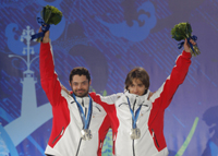 Santacana y Galindoreciben una de las medallas de plata