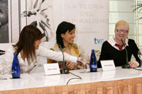 Teresa perales y Eva Ngui, con Mabel Lozano
