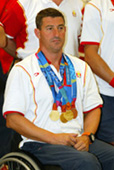 Chano muestra las medallas conseguidas en Atenas