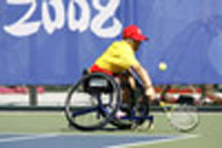 Álvaro Illobre voleando durante un partido de las últimas paralímpiadas de Pekín