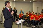 Enrique Huerta da la bienvenida al Equipo Paralímpico.
