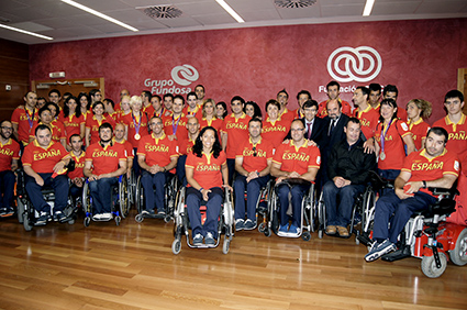 Equipo Paralímpico en la sede de Fundación Once