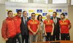 Deportistas paralímpicos y firmantes en la incorporación de SELAE al Plan ADOP